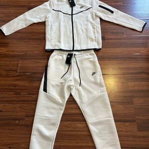 Nike White and Black Athletic Set